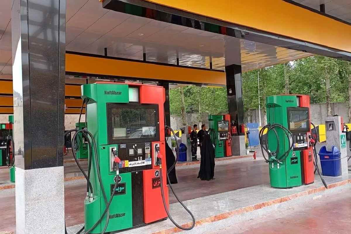 سخنگوی کمیسیون انرژی مجلس خبر داد که هیچ بحثی درباره افزایش قیمت بنزین در مجلس مطرح نشده و تصمیم نهایی در اختیار دولت است.