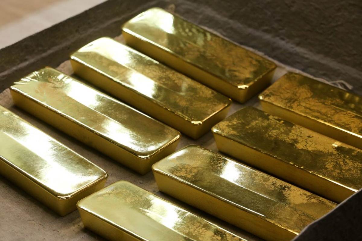 معامله‌گران با اختلاف قیمت طلای نقدی و آتی در بورس شانگهای سود کسب می‌کنند.