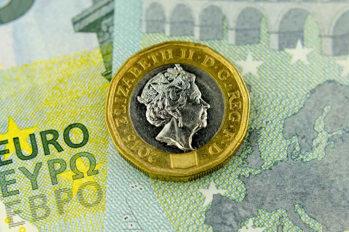 در معاملات روز دوشنبه 20 اکتبر 2025، جفتارز EUR/GBP در نزدیکی سطح 0.8690 معامله شد و همچنان در آستانه مقاومت روانی 0.8700 باقی ماند.