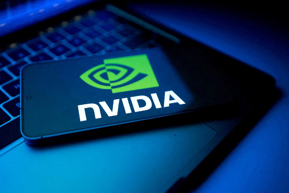 همه نگاهها این هفته به انویدیا (Nvidia) دوخته شده است؛ شرکتی که قرار است عملکرد سهماههاش را اعلام کند و بهنوعی مشخص کند تب سرمایهگذاری روی هوش مصنوعی واقعاً بر پایه نیاز بازار است یا بیشتر شبیه یک حباب بادشده.