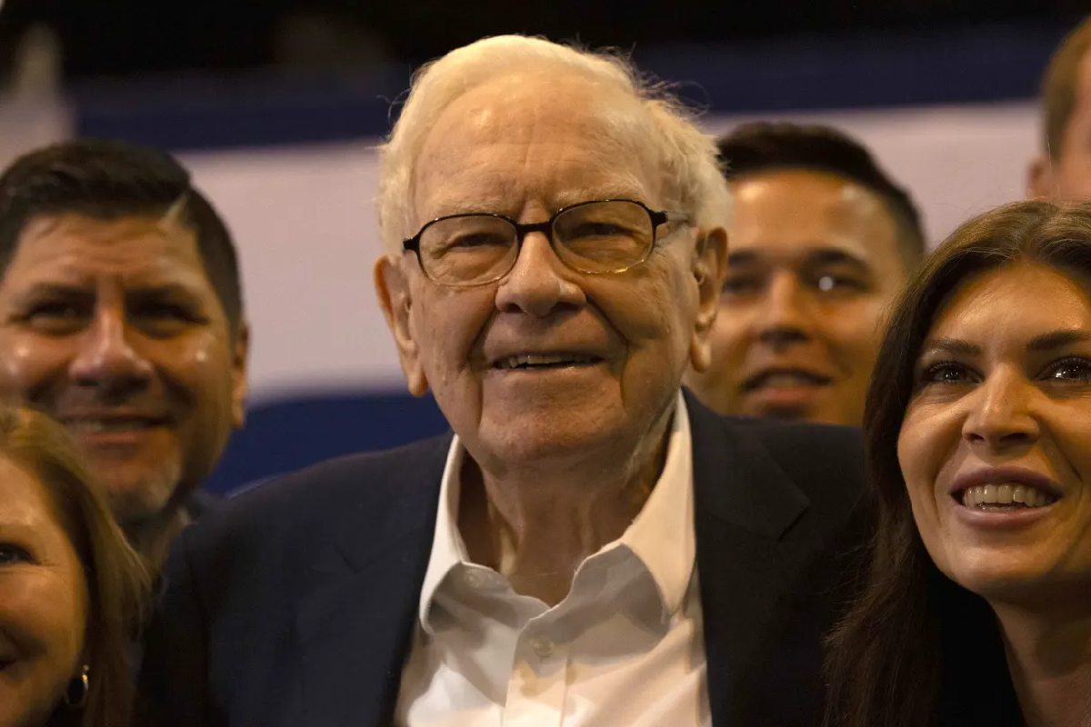سهام برکشایر هاتاوی (Berkshire Hathaway) ، پس از انتشار گزارش مالی قوی در هفته گذشته، ۴.۵ درصد رشد کرد