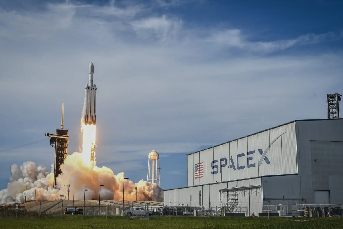 آغاز مسیر رکوردشکنی SpaceX با عرضه اولیه سهام در سال ۲۰۲۶